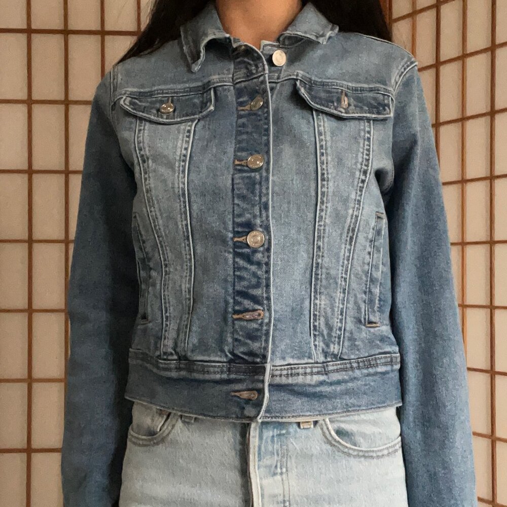 Cropped Denim Jacket Light Medium Wash - RW & CO